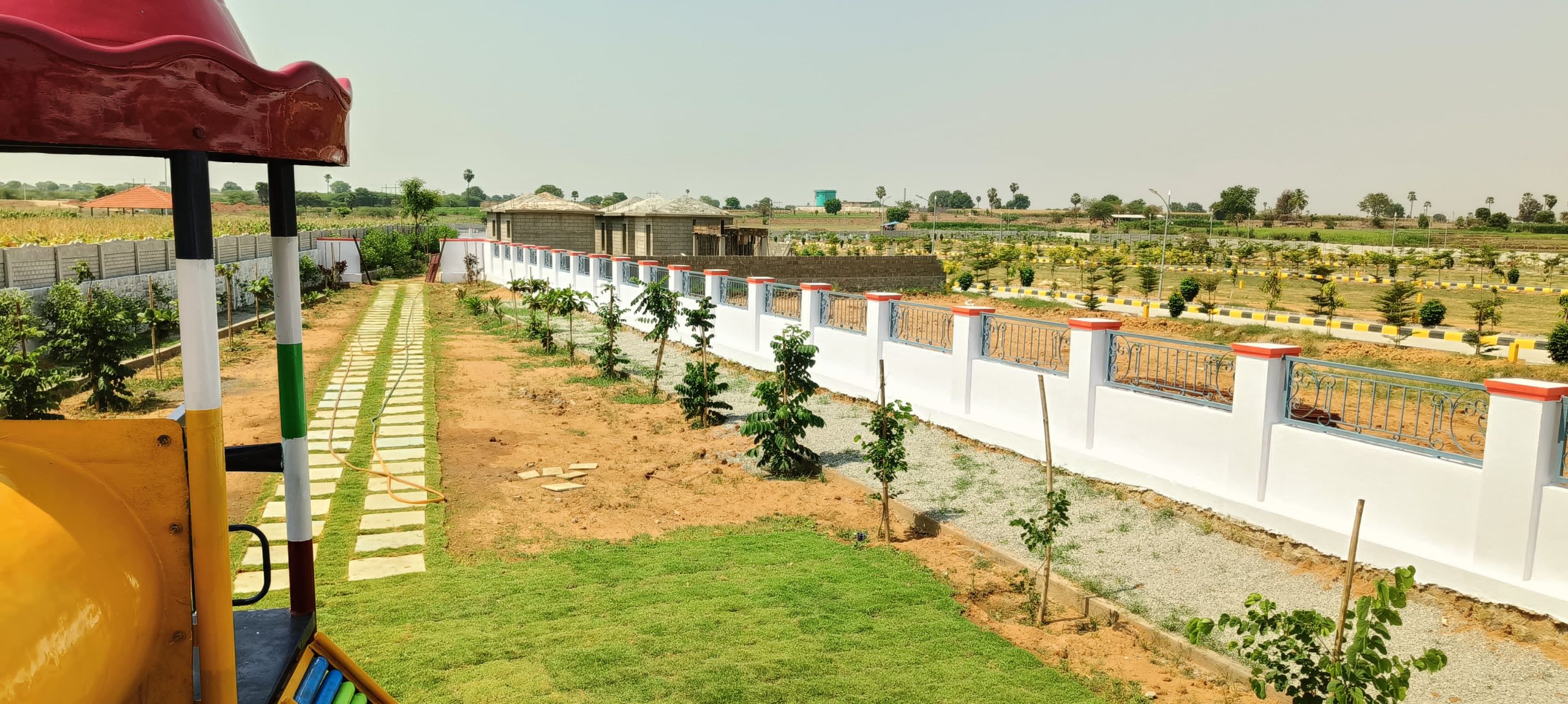4 LAKHS 5 Guntas ( 605 Sq.yds.) Farmland With EMI Available